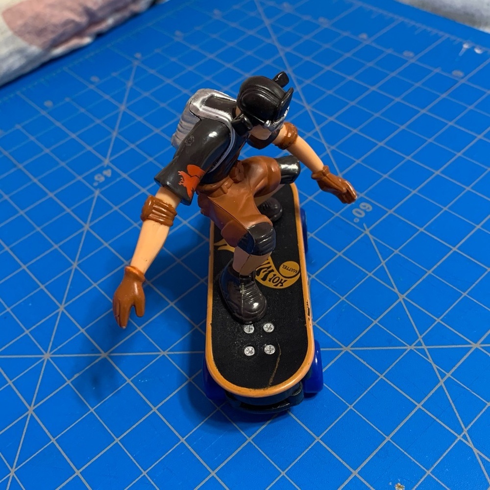 Vintage 1999 Hotwheels Extreme Skateboard Dude toy - Picture 2 of 4
